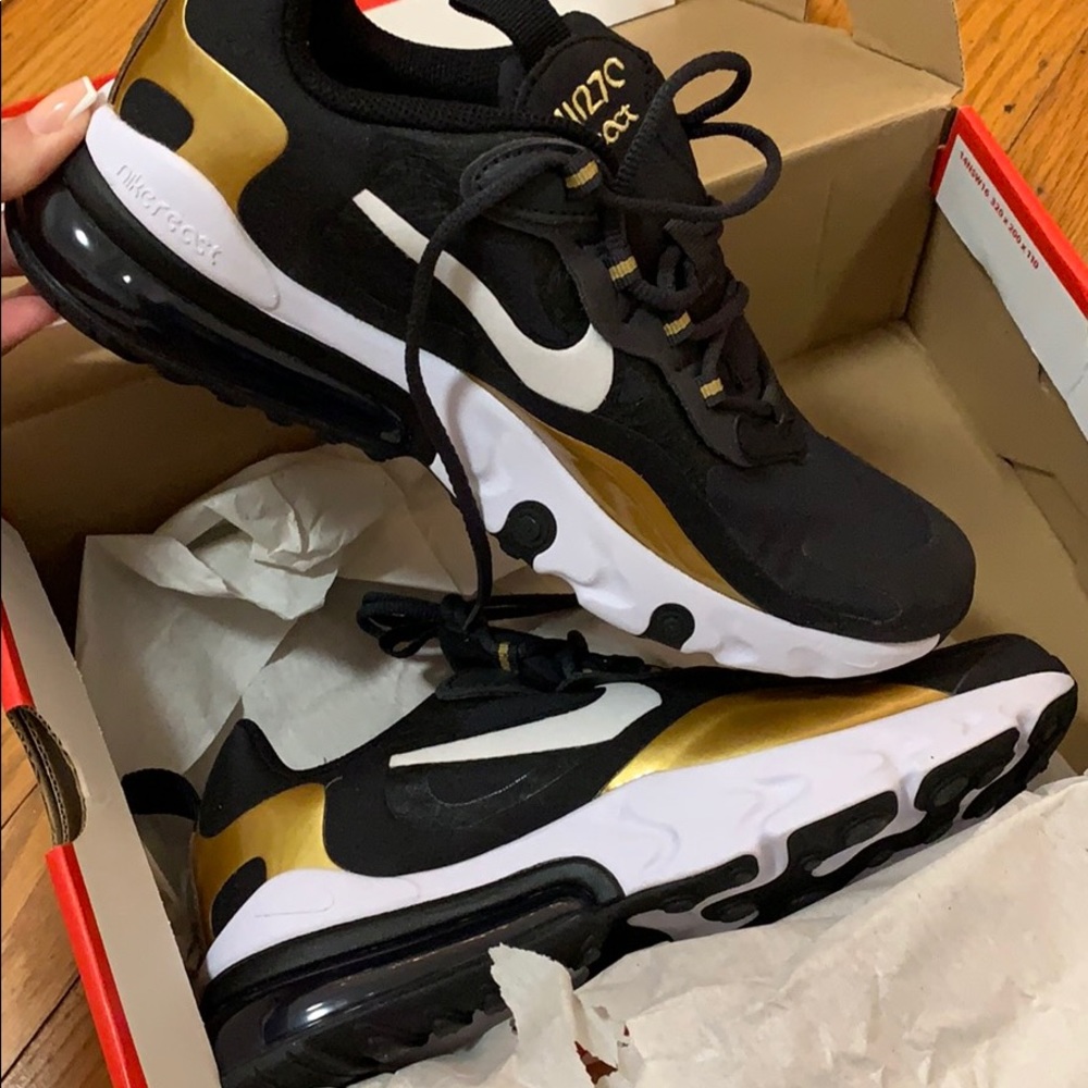 NIKE AIR MAX 270 React